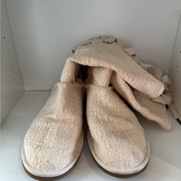 Uggs- Authentic - bought at Nordstrom several years ago during a spring sale. - Picture 2 of 9